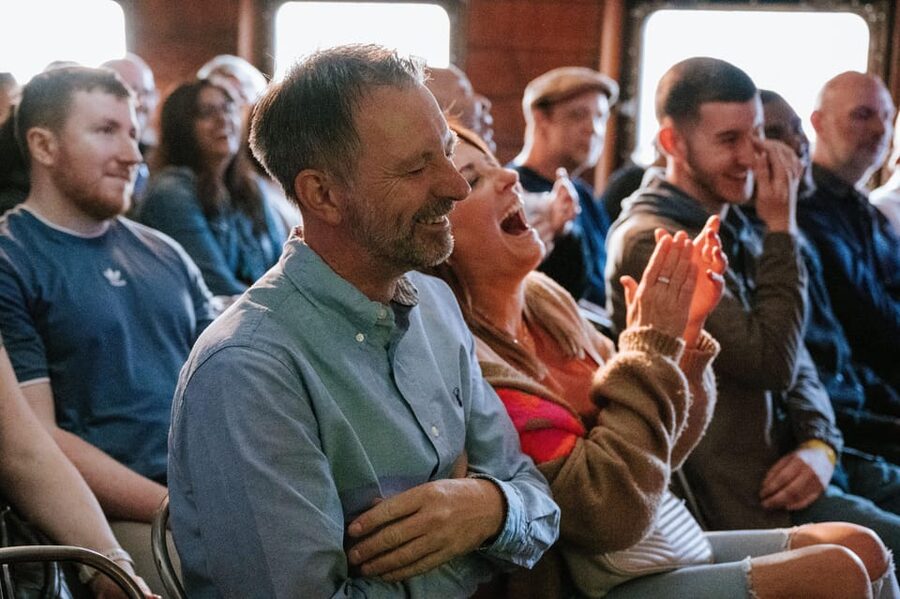 London: Dark Comedy on Iconic Battersea Barge - The rhythm of a 150-minute night