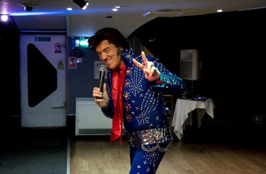 London: Dinner Cruise with Elvis Tribute on the Thames River - Dancing after dinner and between songs