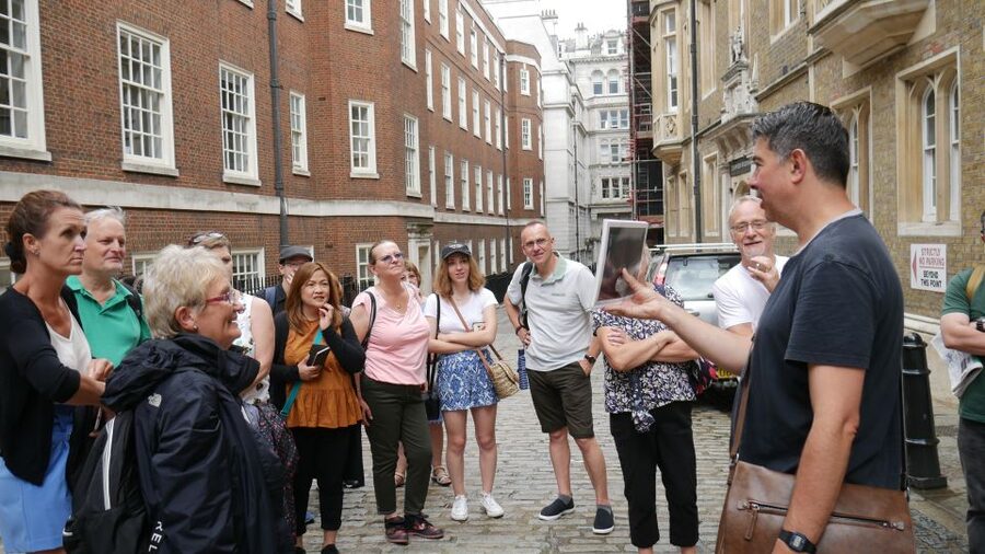 London: Downton Abbey Guided Walking Tour - Edith, Gregson, and a difficult London chapter