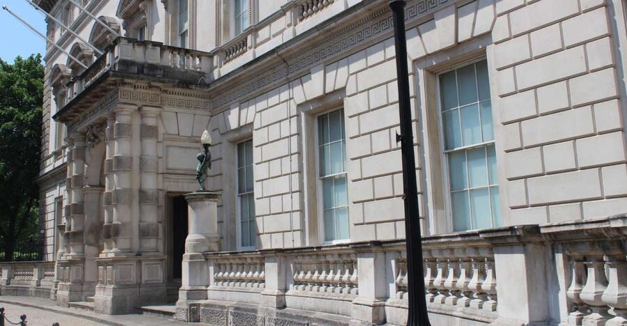 London: Downton Abbey Guided Walking Tour - Cora, Simon Bricker, and Piero della Francesca