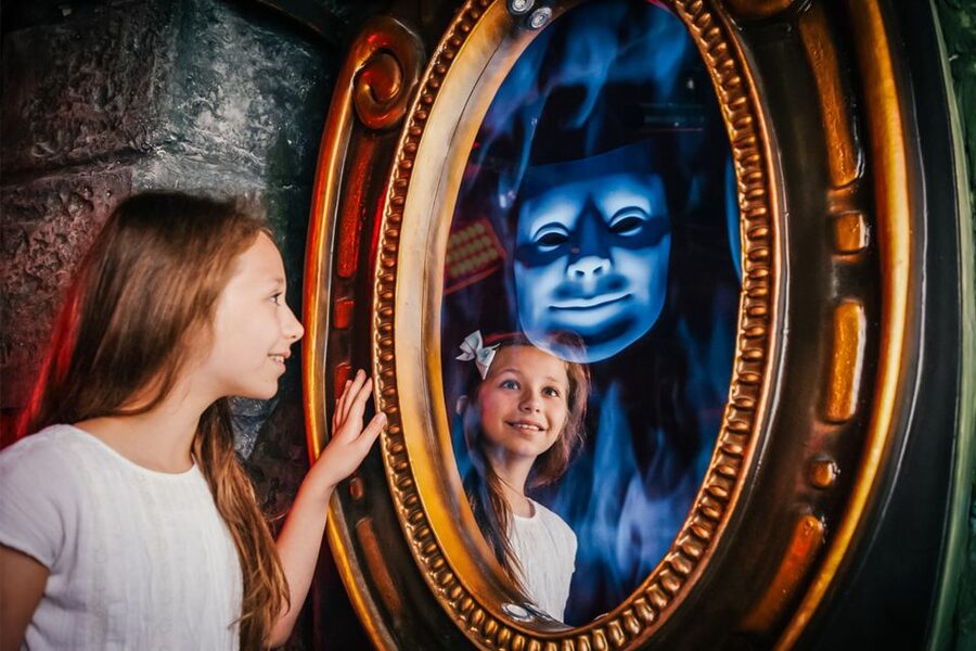 London: DreamWorks Shrek's Adventure Tour - Pinocchio, the Muffin Man, and audience tasks
