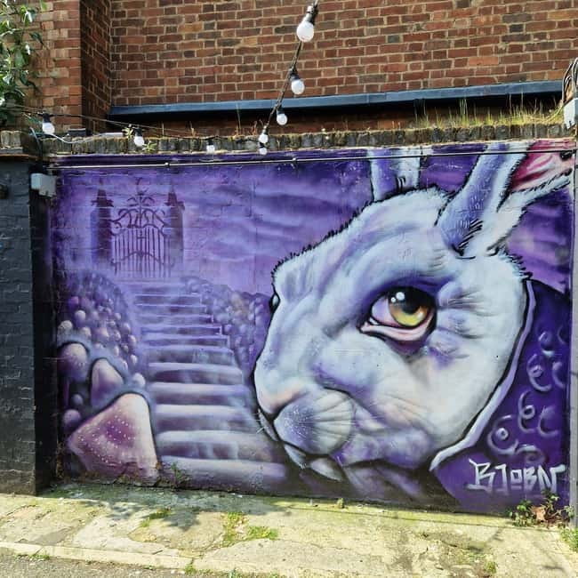 London: East End Instagrammable Street Art & Graffiti Tour - 7 Stars Yard and the chance to add your mark