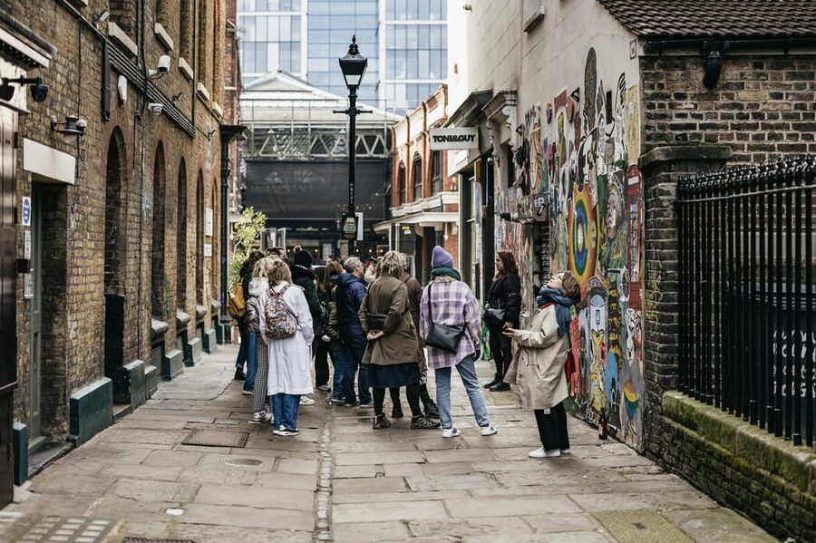 London: East End Street Art Tour and Spray Painting Workshop - Famous artists, local voices, and changing walls