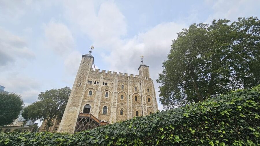 London: Easy Access Tower of London and Crown Jewels Tour - Why the Tower of London works best with a guide