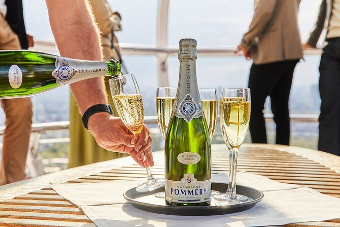 London Eye - Champagne Experience Ticket - Meeting the host near the Thames