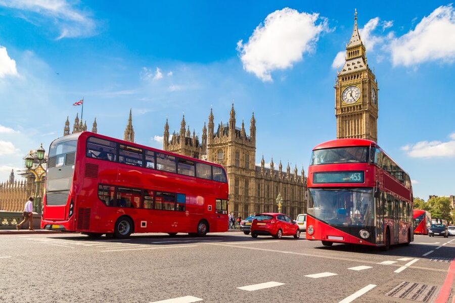 London Family-Friendly Walking Tour with Fun Activities - How the private format works for families