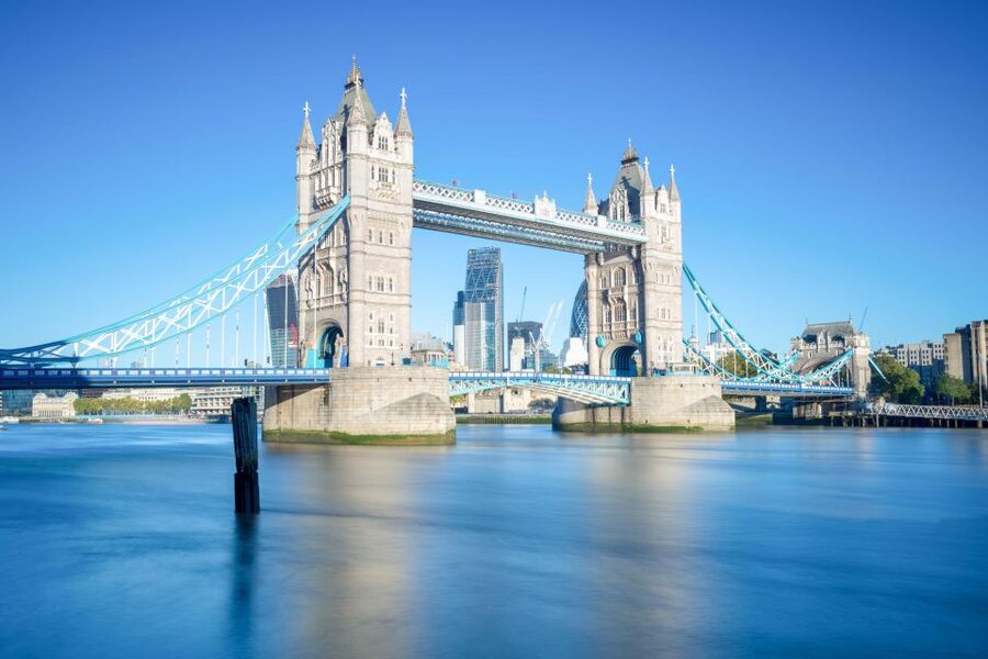 London: Full-Day Sightseeing Bus Tour with River Cruise - A quick route through London’s many eras