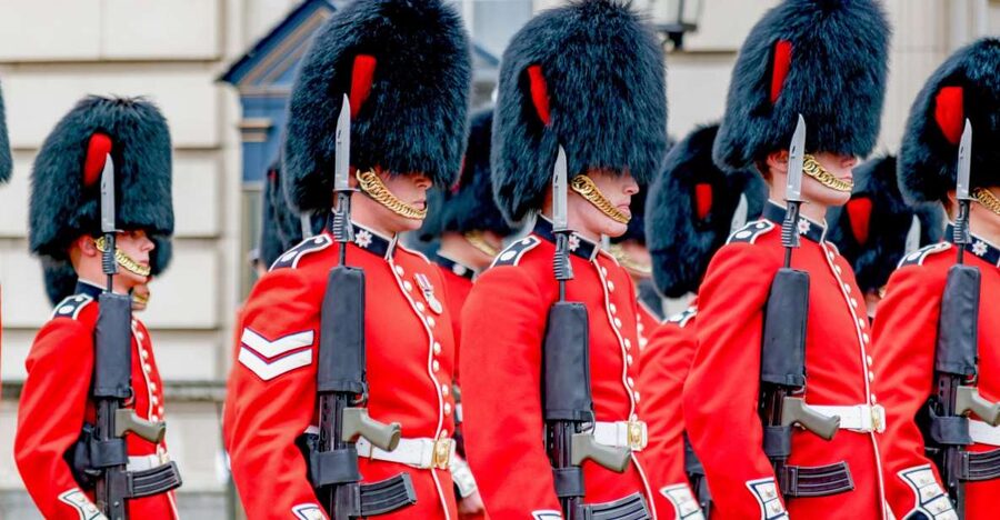 London: Full-Day Sightseeing Bus Tour with River Cruise - The Tower of London brings the hardest history