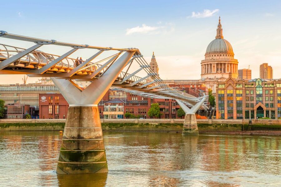 London: Full-Day Sightseeing Bus Tour with River Cruise - Transport helps, but the meeting point needs care