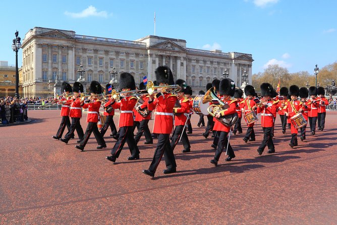 London Full Day Sightseeing Tour with London Eye - Guides are the biggest strength of the experience
