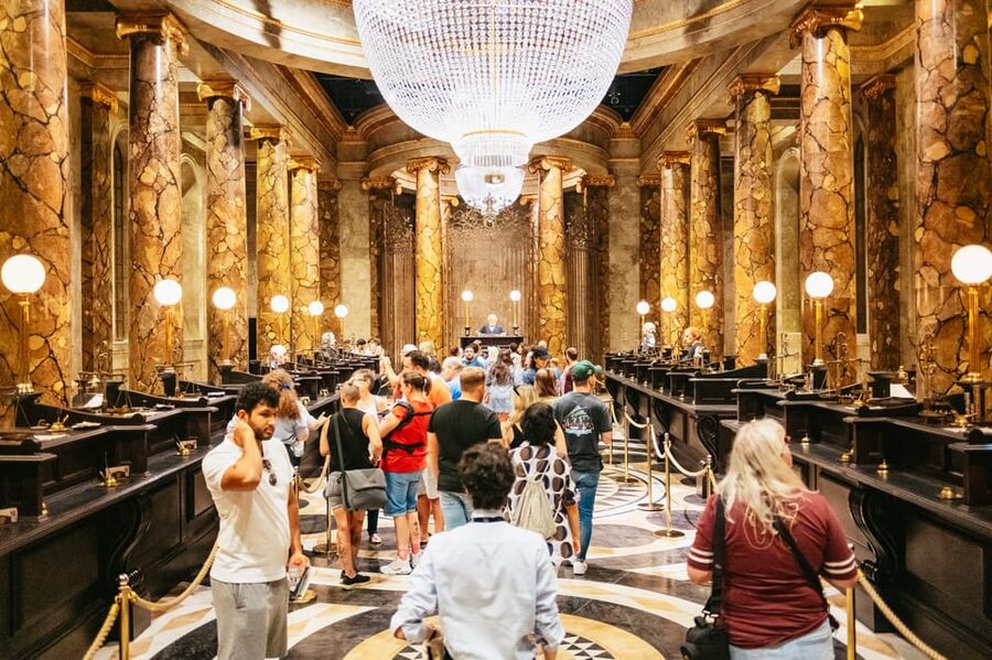 London: Fully-Guided Making of Harry Potter Tour - The Hogwarts Express and Platform 9 ¾