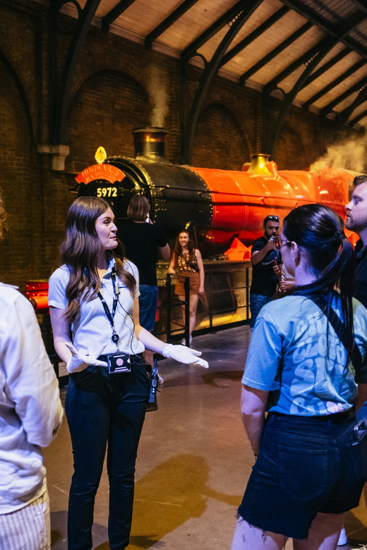 London: Fully-Guided Making of Harry Potter Tour - Meeting at Euston and taking the train north