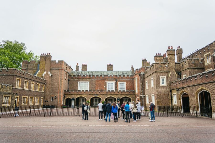 London: Ghost Walk and River Thames Boat Ride - Reaching the Tower of London
