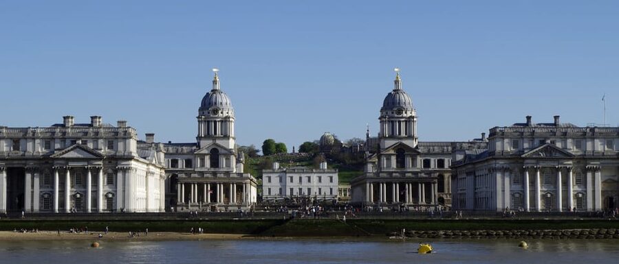 London: Gin Tasting & Masterclass - Getting there from the Thames and nearby attractions