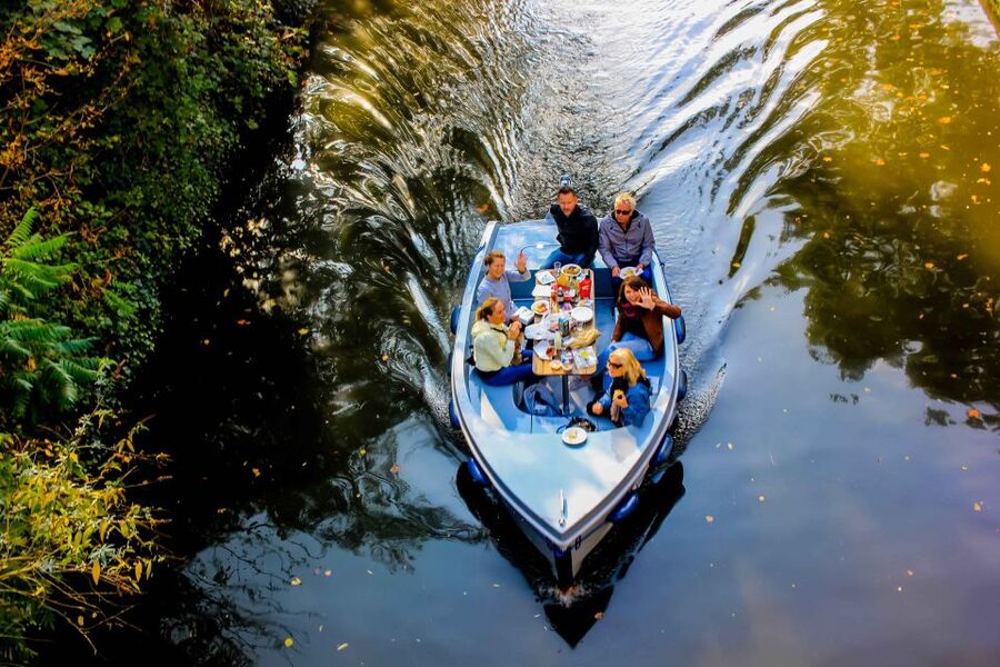 London: GoBoat Rental for Regent's Canal & Paddington Basin - A picnic table that happens to be on a boat