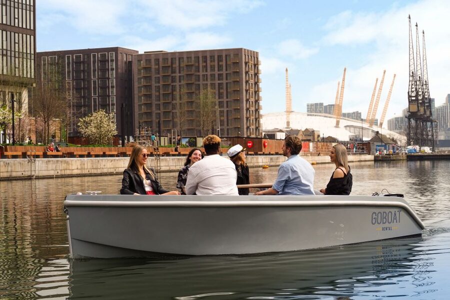 London: GoBoat Rental in Canary Wharf with London Docklands - Following the Waterways to Bellmouth Passage