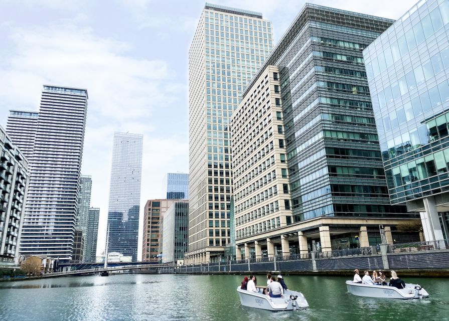 London: GoBoat Rental in Canary Wharf with London Docklands - Bringing a Picnic on the Docklands Water