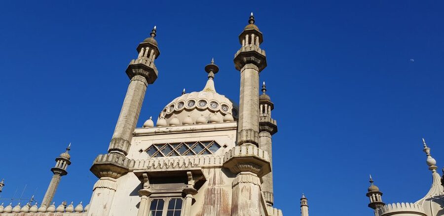 London: Guided Day Trip to Brighton and Seven Sisters - Fish and chips by the sea