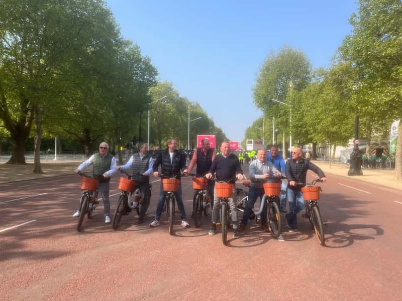 London: Guided E-bike Tour - Shakespeare’s Globe and the food market pause