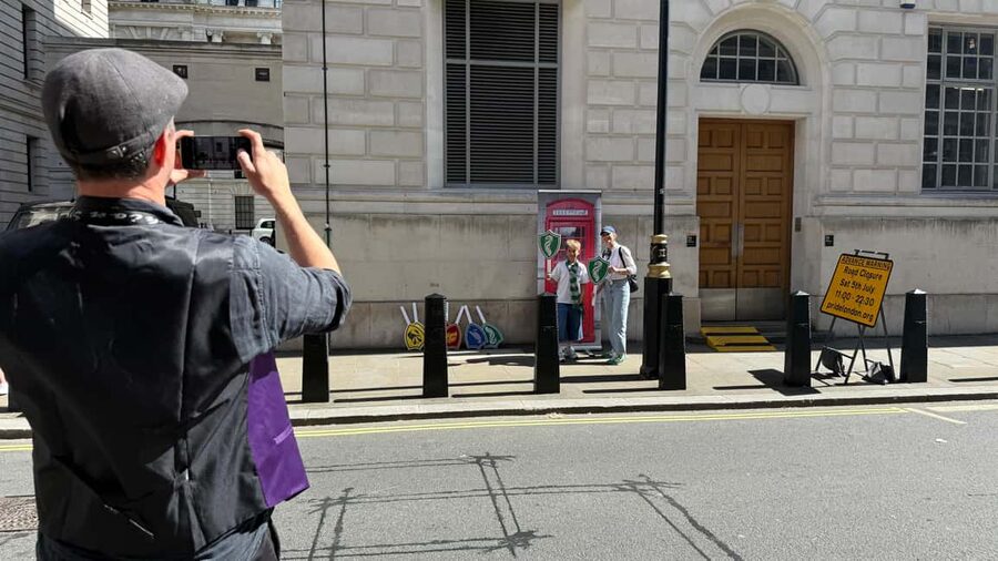 London: Guided Harry Potter Coach Tour of Locations - What the guides add to the experience