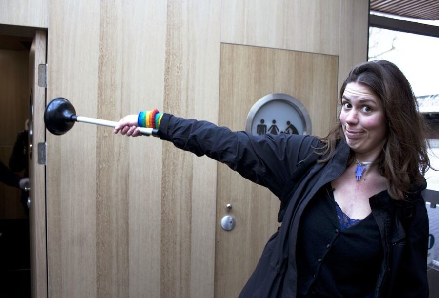 London: Guided Loo Tour - Meeting the guide by Platform 19
