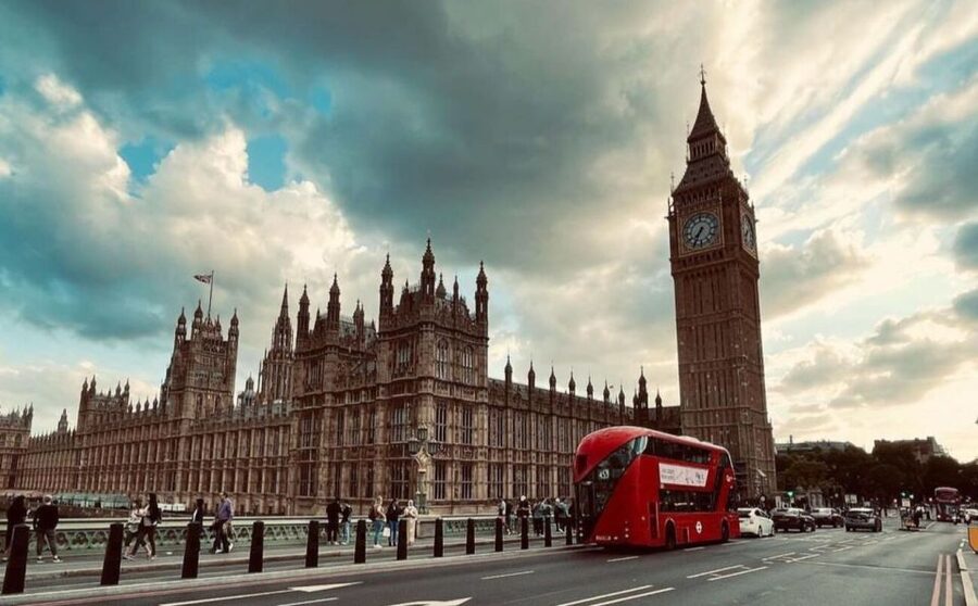 London: Guided Walking Tour with Changing Of The Guard - Trafalgar Square opens the route to the wider city