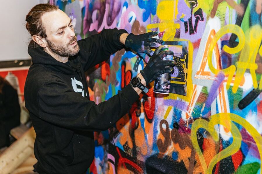 London: Half-Day Street Art Tour and Workshop - From refreshment break to spray cans