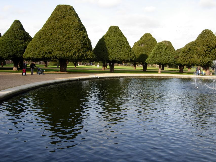 London: Hampton Court Private Guided Tour - From Waterloo Station to Hampton Court