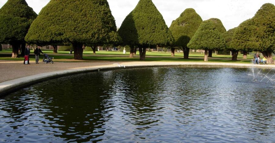London: Hampton Court Private Guided Tour - Henry VIII’s Hampton Court and the Tudor court