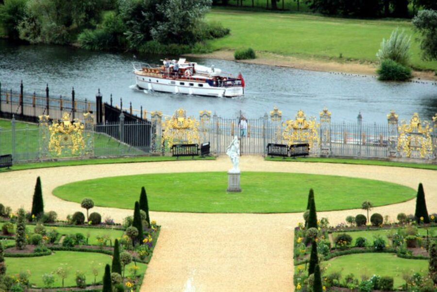London: Hampton Court to Richmond River Thames Cruise - Commentary, atmosphere, and what you really get