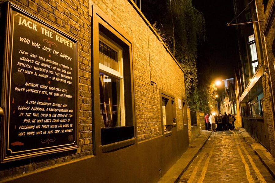 London: Harry Potter and Jack the Ripper Combo Tour - London Bridge and the break before the East End
