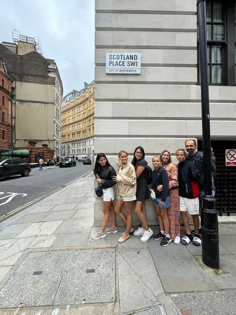 London: Harry Potter Tour in English, discover spells and secrets! - Beginning beneath the Piccadilly Circus screens