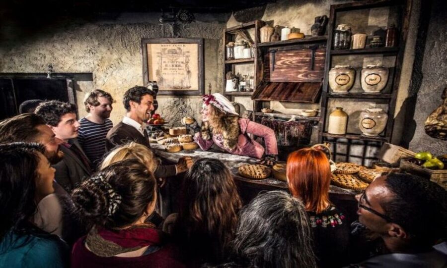 London: Harry Potter Tour, River Cruise & The London Dungeon - London Bridge and the 40-Minute Thames Cruise