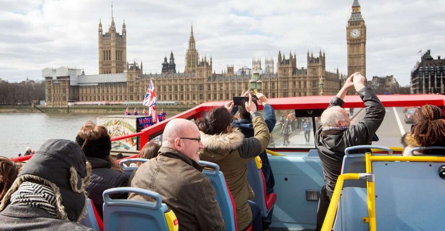 London: Harry Potter Walk, Hop-on Hop-off Bus Tour & Cruise - The app and audio options