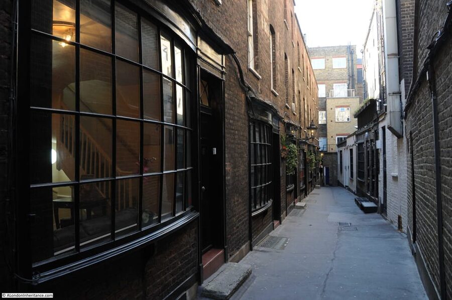 London: Harry Potter Walking Tour and Tower Bridge Ticket - King’s Cross and the start of your wizarding day