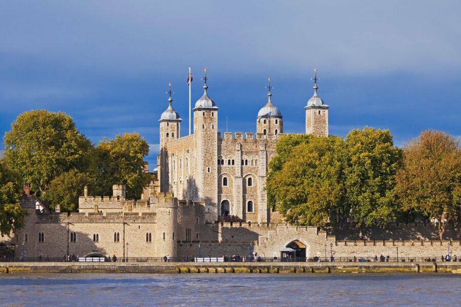 London: Harry Potter Walking Tour and Tower of London Entry - Palace Theatre and Goodwin’s Court