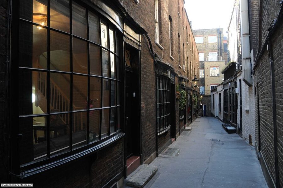 London: Harry Potter Walking Tour and Tower of London Entry - What the guides add