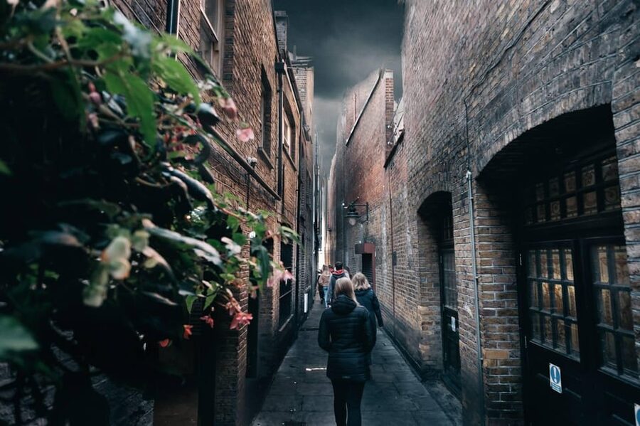 London: Harry Potter Walking Tour in German - The Thames Choice: Boat Ride or Underground