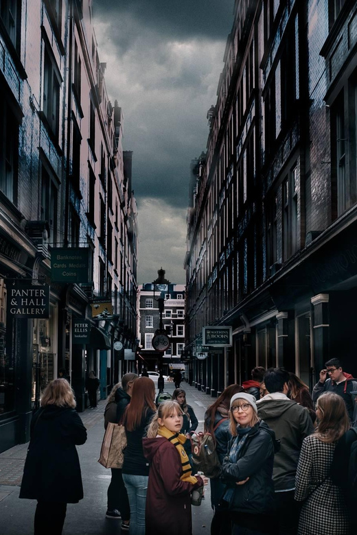 London: Harry Potter Walking Tour in German - London Eye, Sherlock Holmes’ Pub, and Great Scotland Yard