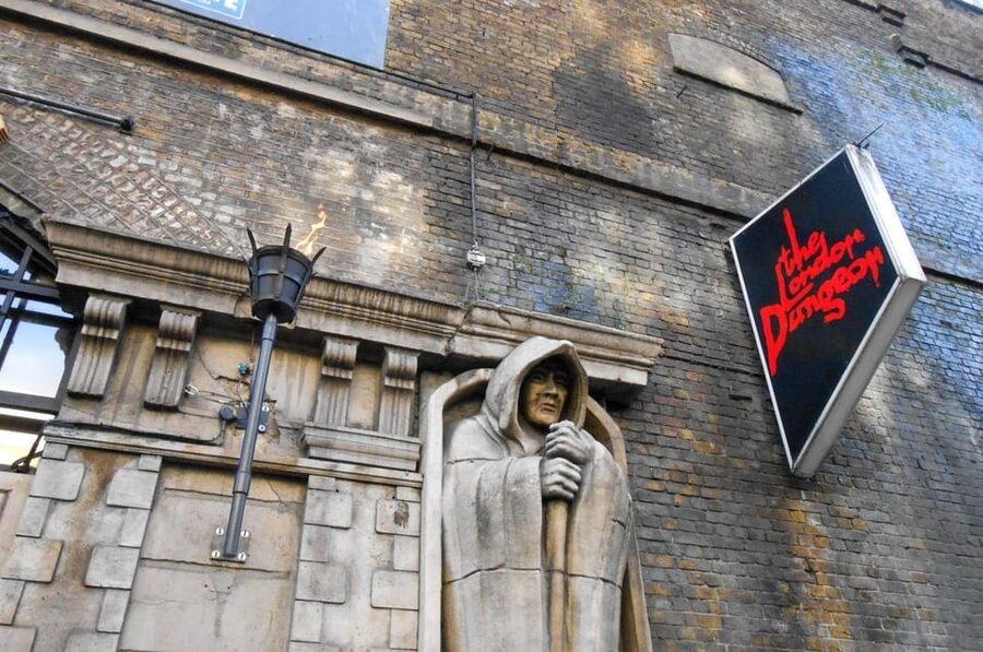 London: Harry Potter Walking Tour & the London Dungeons - Why this Harry Potter and Dungeon combination works