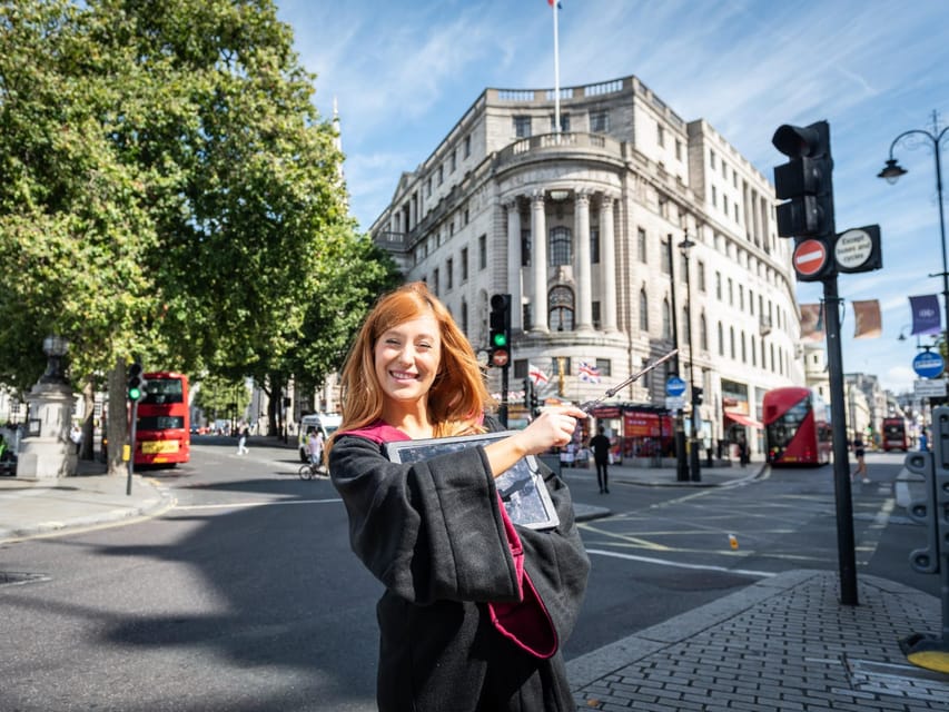 London: Harry Potter Walking Tour & the London Dungeons - Meeting the guide at King’s Cross