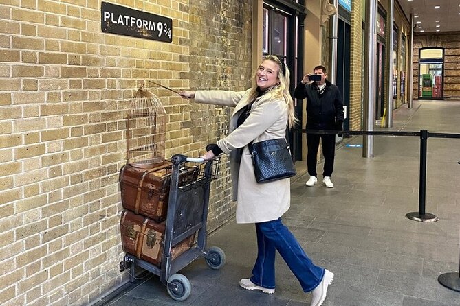 London: Harry Potter Walking Tour with Platform 9 3/4 - Following Harry Potter through central London