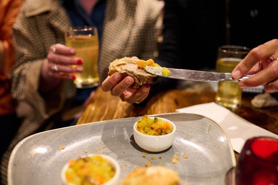 London: Historic Pubs, British Ales & Classic Dishes - Key details at a glance
