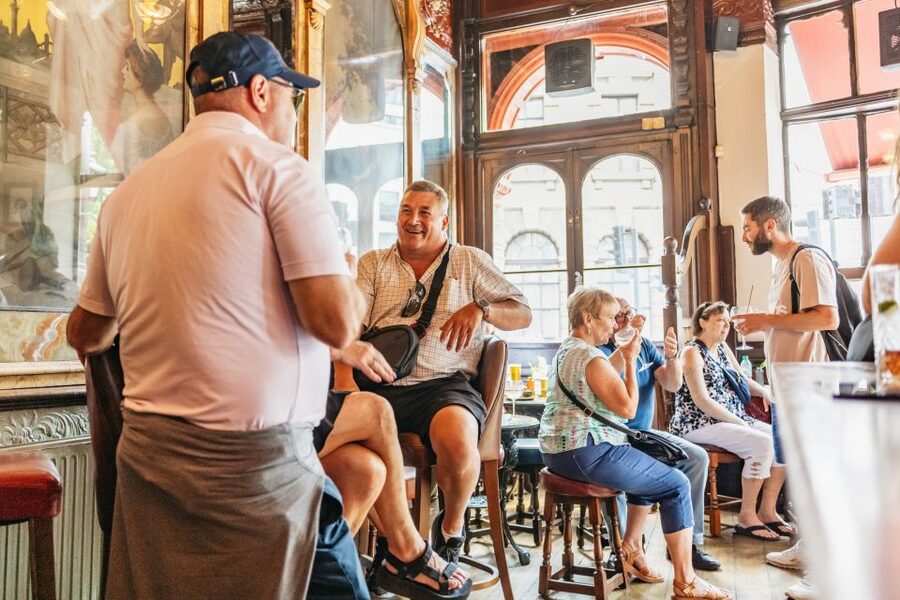London: Historic Pubs of Central London Walking Tour - Four pubs, four different moods