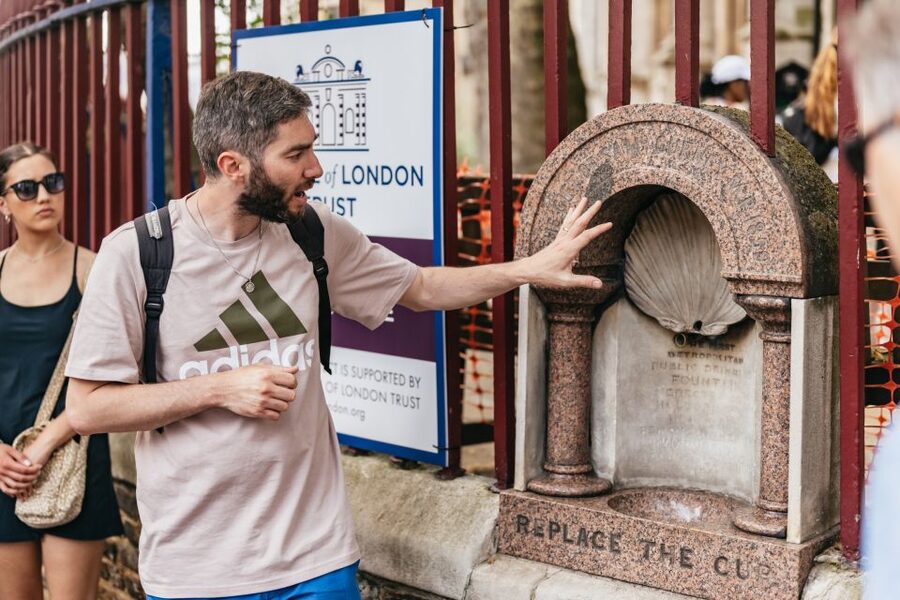 London: Historic Pubs of Central London Walking Tour - Why the guide matters so much
