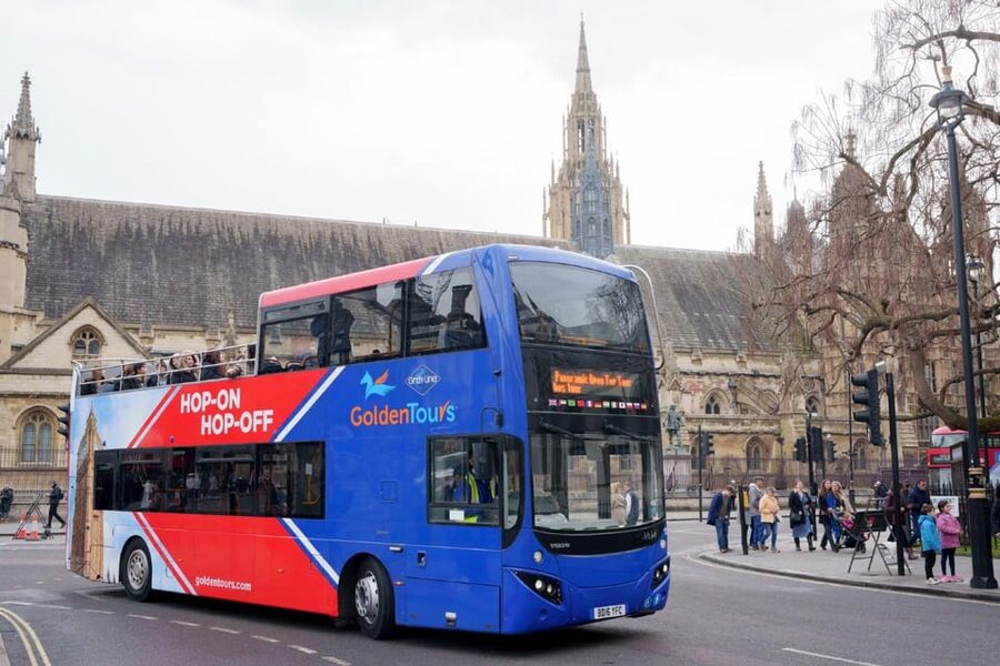 London: Hop-on Hop-off Bus Tour and Madame Tussauds Ticket - Audio commentary, live guides, and language choices