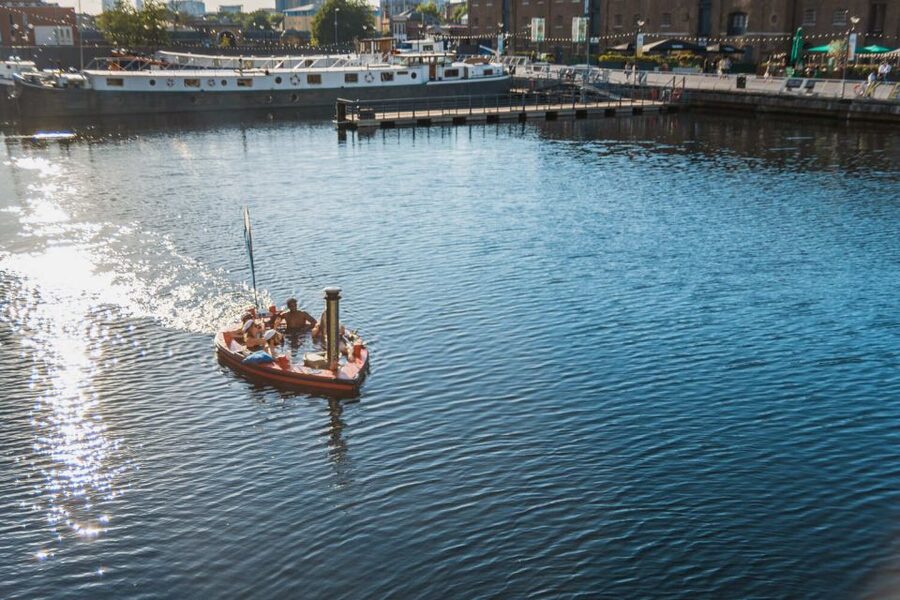 London: Hot Tub Boat Guided Historical Docklands Cruise - Key things to know before you book