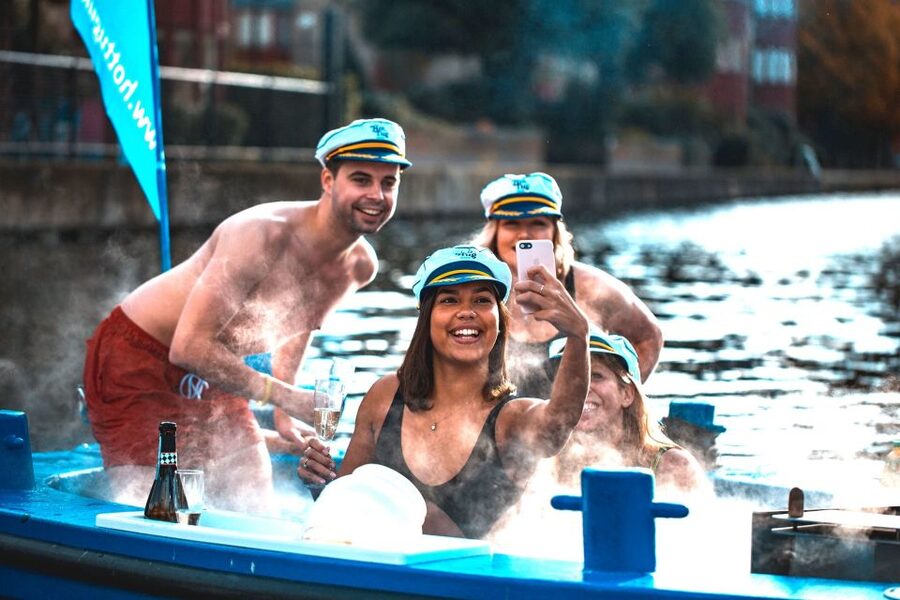 London: Hot Tub Boat Guided Historical Docklands Cruise - Warm water, cool weather, and the practical comfort