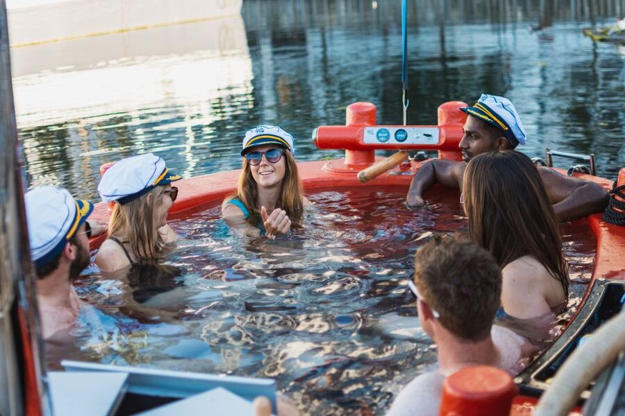 London: Hot Tub Boat Guided Historical Docklands Cruise - The bar, the drinks, and the social side
