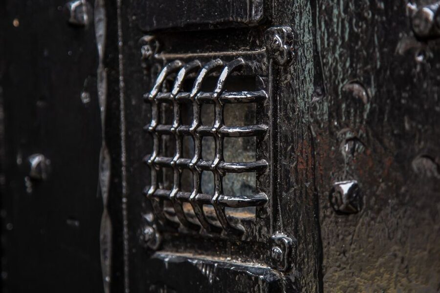 London: Jack The Ripper and Sherlock Holmes Bus Tour - From the Old Bailey to the Elephant Man